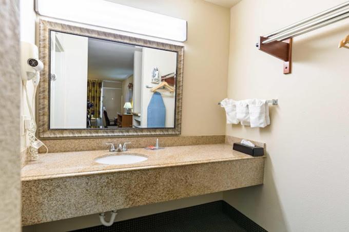 Eco-Inn Suites Бейтаун Екстер'єр фото