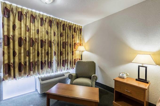 Eco-Inn Suites Бейтаун Екстер'єр фото